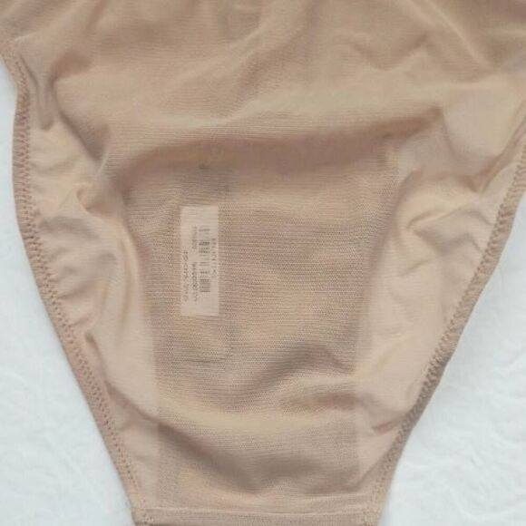 Skims Hi cut panty Nwt - Picture 9 of 9
